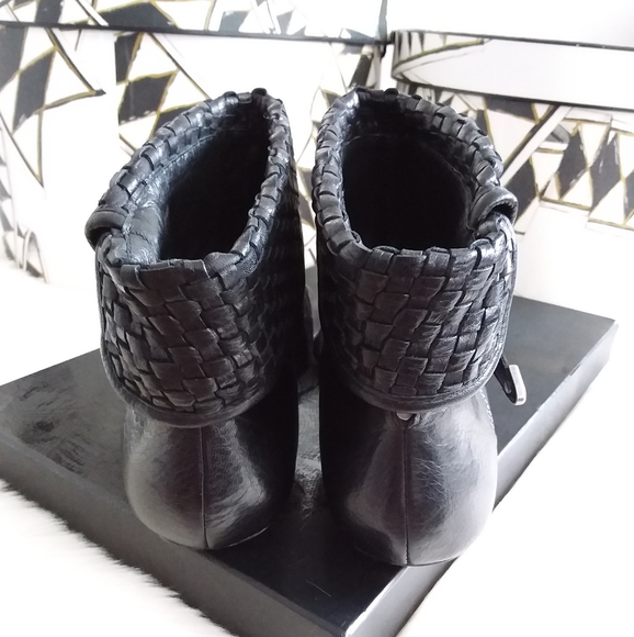 Dolce Vita 'Tahoe' Sandals - Picture 5 of 8